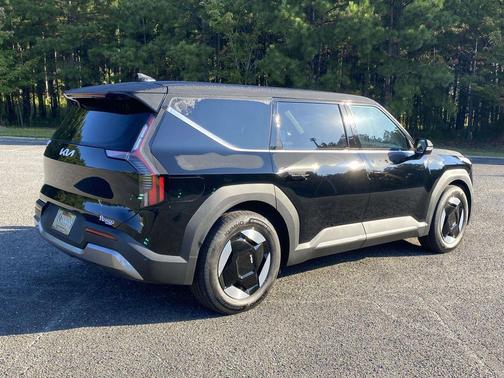 2026 Kia EV9 Light Long Range