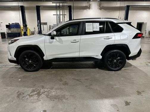 2023 Toyota RAV4 Hybrid SE