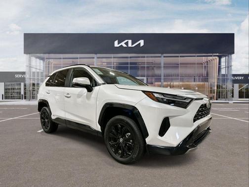 2023 Toyota RAV4 Hybrid SE