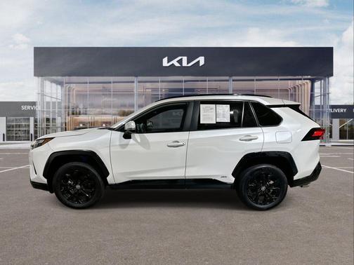 2023 Toyota RAV4 Hybrid SE