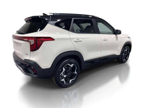 Clear White/Black Roof 2026 Kia Seltos S