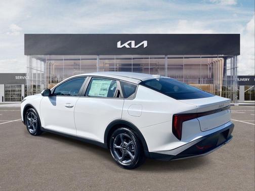 Snow White Pearl 2026 Kia K4 LXS