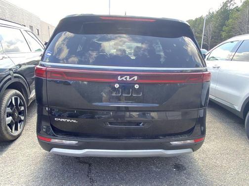 2023 Kia Carnival LX
