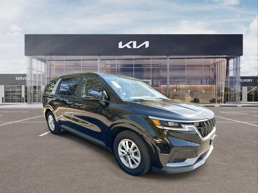 2023 Kia Carnival LX