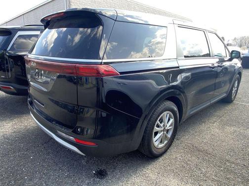 2023 Kia Carnival LX