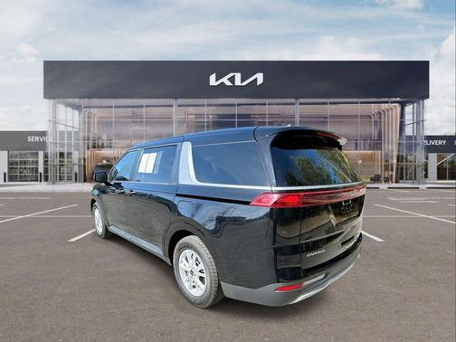 2023 Kia Carnival LX