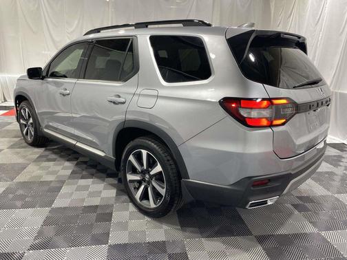 2024 Honda Pilot Touring 8-Passenger