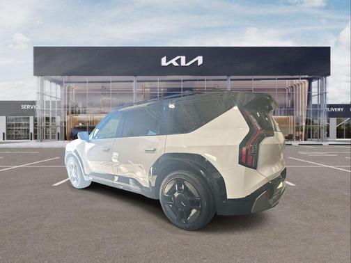 Glacier White Pearl/Ebony Black Roof 2026 Kia EV9 GT-Line