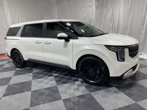 Snow White Pearl 2026 Kia Carnival LXS