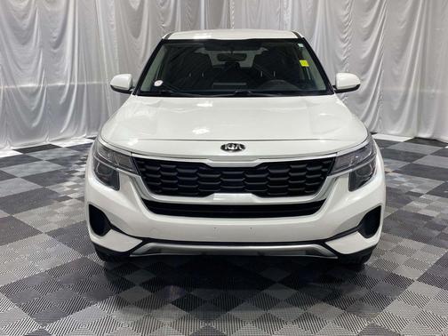 Snow White Pearl 2021 Kia Seltos LX