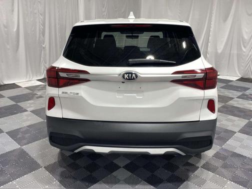 Snow White Pearl 2021 Kia Seltos LX