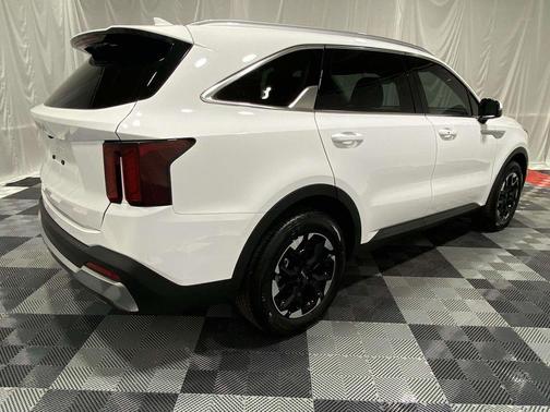 Glacial White Pearl 2026 Kia Sorento S
