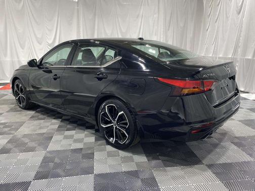 Super Black 2024 Nissan Altima SR FWD