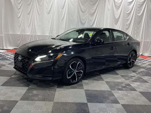 Super Black 2024 Nissan Altima SR FWD