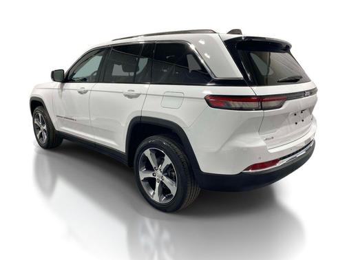 Bright White Clearcoat 2023 Jeep Grand Cherokee Limited