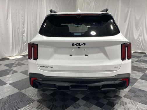 Glacial White Pearl 2026 Kia Sorento SX