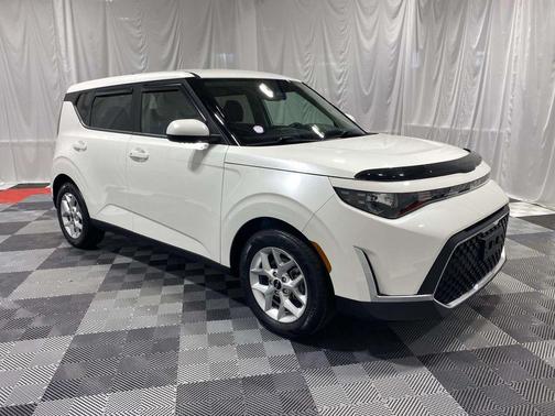 Snow White Pearl 2023 Kia Soul S