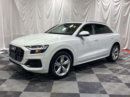 Glacier White Metallic 2023 Audi Q8 55 Premium