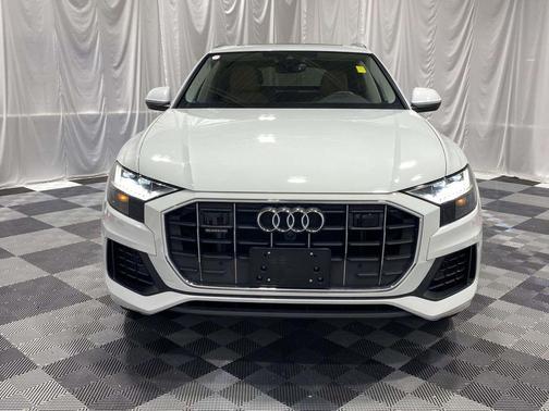 Glacier White Metallic 2023 Audi Q8 55 Premium