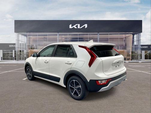 Snow White Pearl 2026 Kia Niro LX