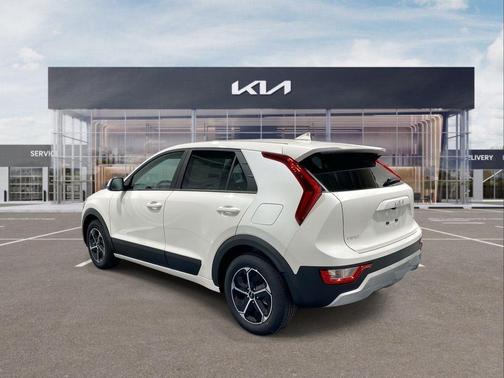 Snow White Pearl 2026 Kia Niro LX