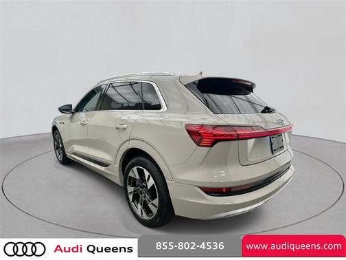 2022 Audi e-tron Premium quattro