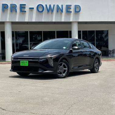 Aurora Black Pearl 2025 Kia K4 LXS
