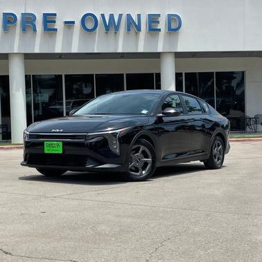 Aurora Black Pearl 2025 Kia K4 LXS