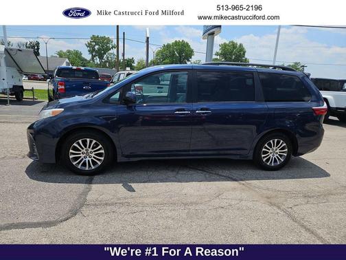 Parisian Night Pearl 2020 Toyota Sienna XLE