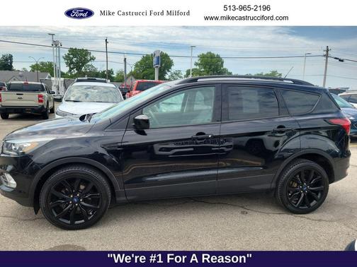 Agate Black Metallic 2019 Ford Escape SE