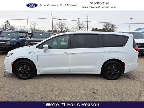 2022 Chrysler Pacifica Hybrid Touring L