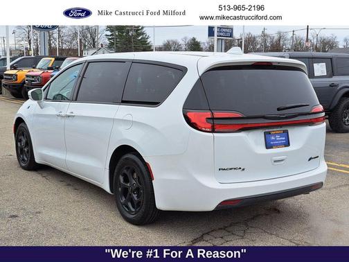 2022 Chrysler Pacifica Hybrid Touring L