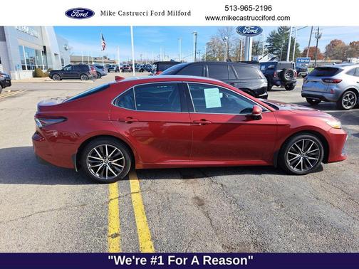 2022 Toyota Camry Hybrid XLE