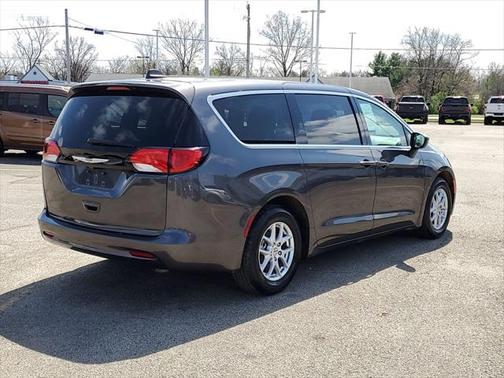 2022 Chrysler Voyager LX