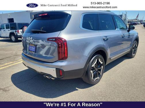 Everlasting Silver 2024 Kia Telluride S