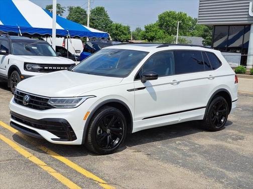 2023 Volkswagen Tiguan 2.0T SE R-Line Black