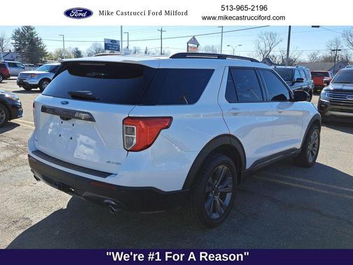 Star White Metallic Tri-Coat 2022 Ford Explorer XLT