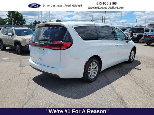 Bright White Clearcoat 2023 Chrysler Pacifica Touring L