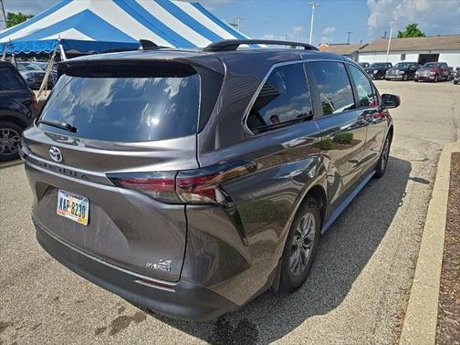 2023 Toyota Sienna LE
