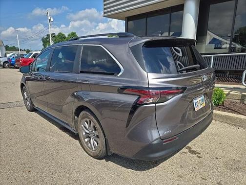 2023 Toyota Sienna LE