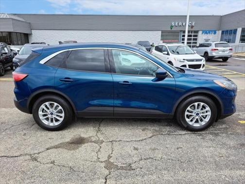 2020 Ford Escape SE