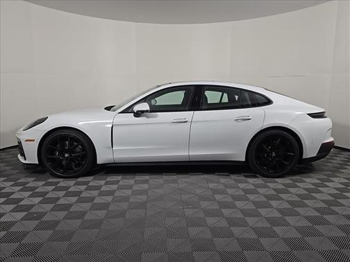 2026 Porsche Panamera 4