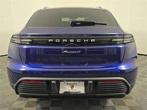 2026 Porsche Macan 4