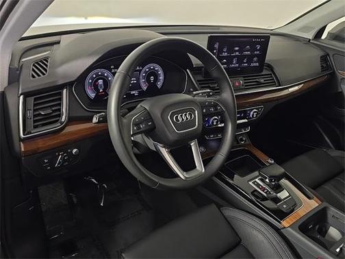 2023 Audi Q5 45 S line Prestige