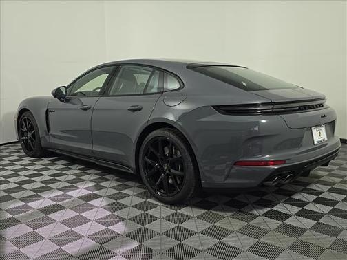 2026 Porsche Panamera Turbo