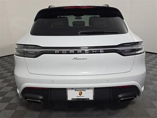 2026 Porsche Macan Base