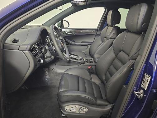 Gentian Blue Metallic 2026 Porsche Macan T