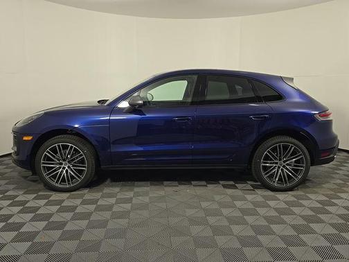 Gentian Blue Metallic 2026 Porsche Macan T