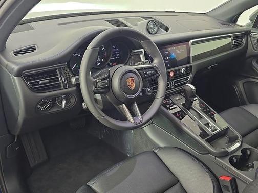 Gentian Blue Metallic 2026 Porsche Macan T