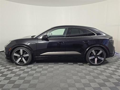 2025 Porsche Macan Turbo